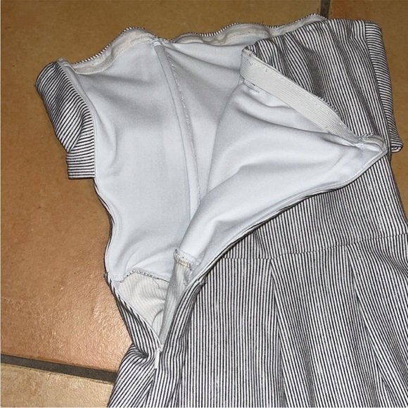 ZARA Basic Stripe Bow Ribbon Black and White Corset
Romper with Side Zipper - Picture 3 of 4